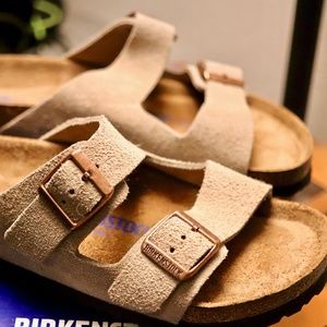 BIRKENSTOCK ARIZONA TAUPE SUEDE SOFT-FOOTBED